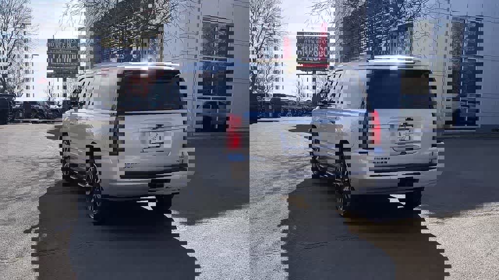 Used 2019 Chevrolet Suburban Premier image 7