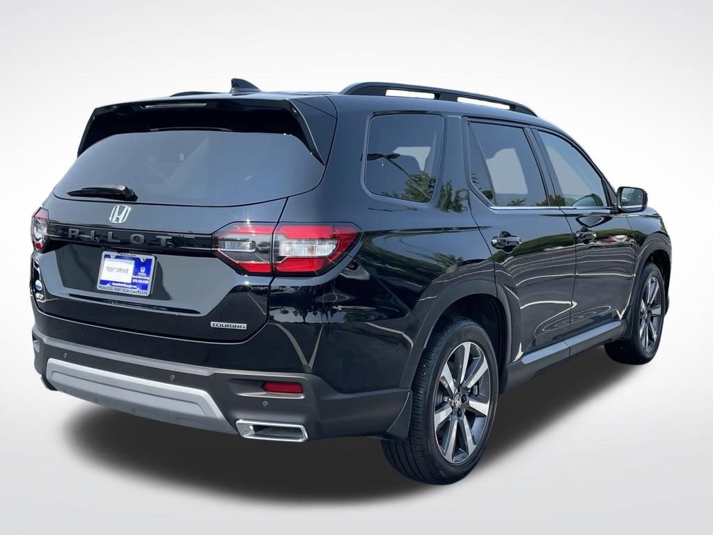 Certified 2025 Honda Pilot Touring image 6