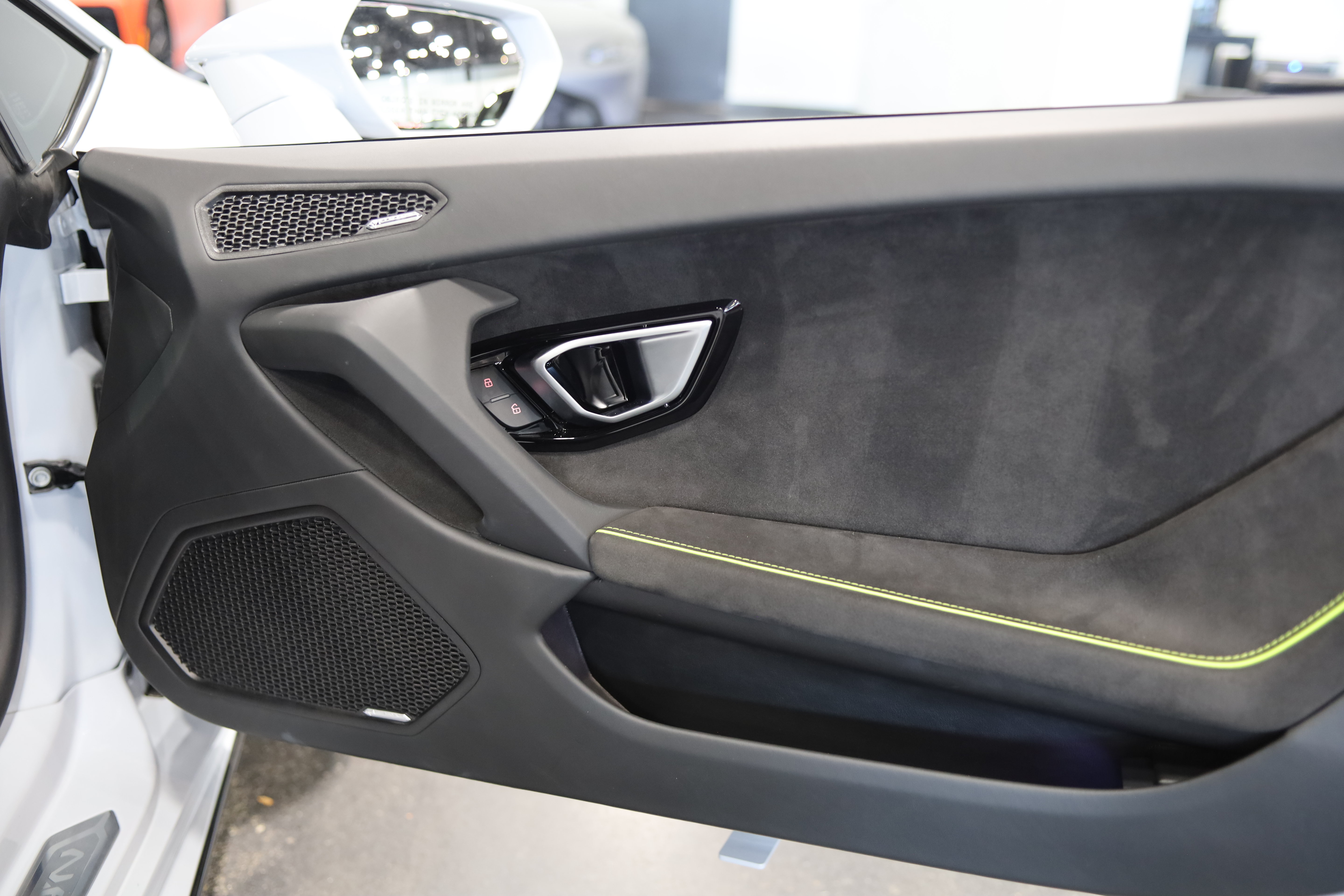 Used 2021 Lamborghini Huracan EVO AWD/4WD image 33