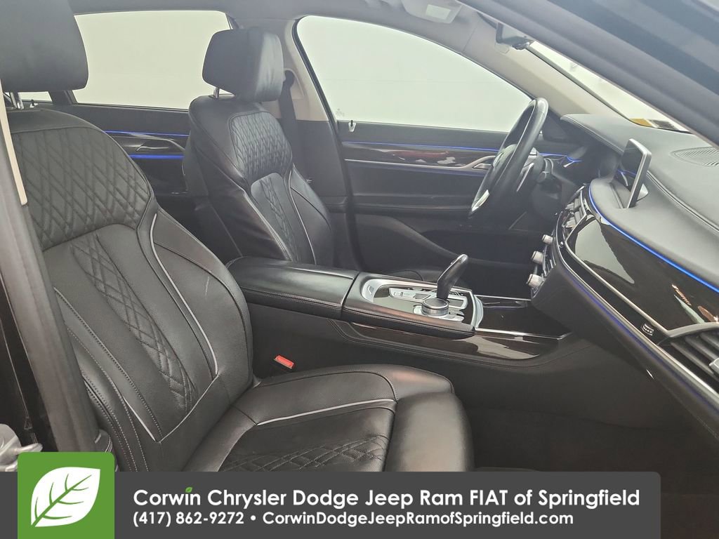 Used 2022 BMW 740i xDrive w/ Premium Package image 34