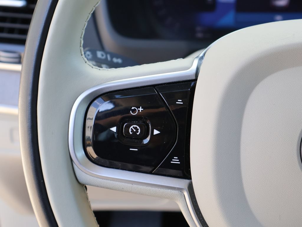 Used 2023 Volvo XC90 B6 Ultimate AWD/4WD image 30