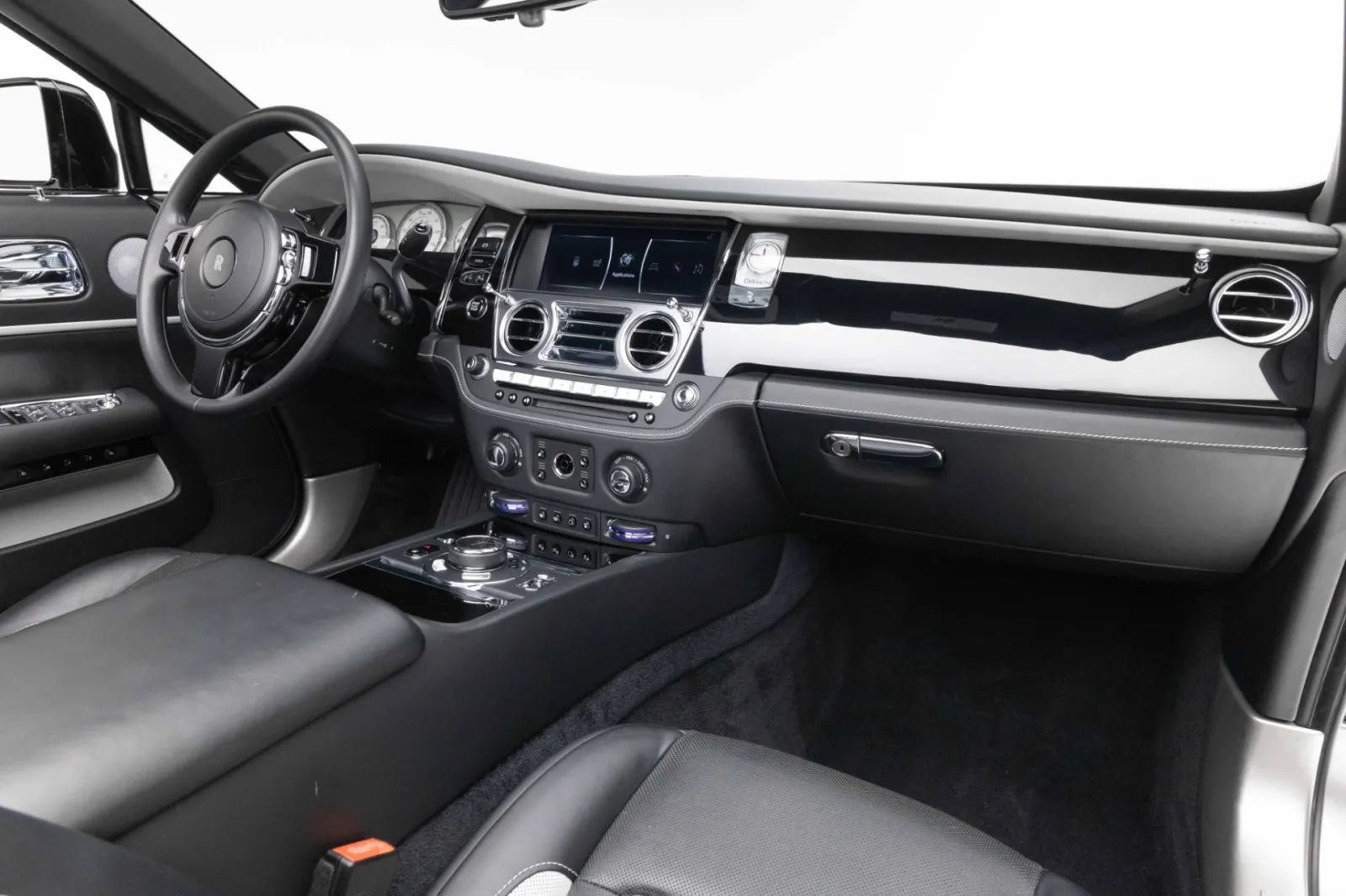 Used 2019 Rolls-Royce Dawn RWD image 2
