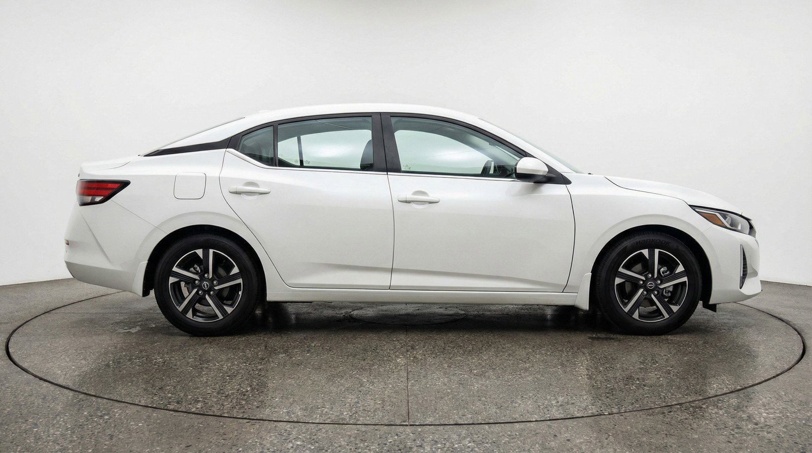 Used 2025 Nissan Sentra SV FWD image 11