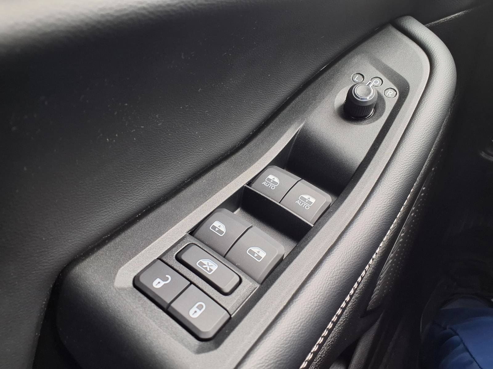 Used 2025 Jeep Grand Cherokee Altitude AWD/4WD image 19