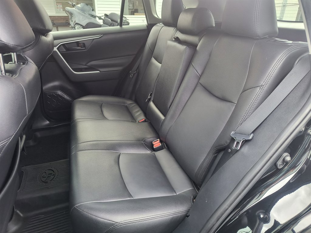 Used 2020 Toyota RAV4 LE image 28