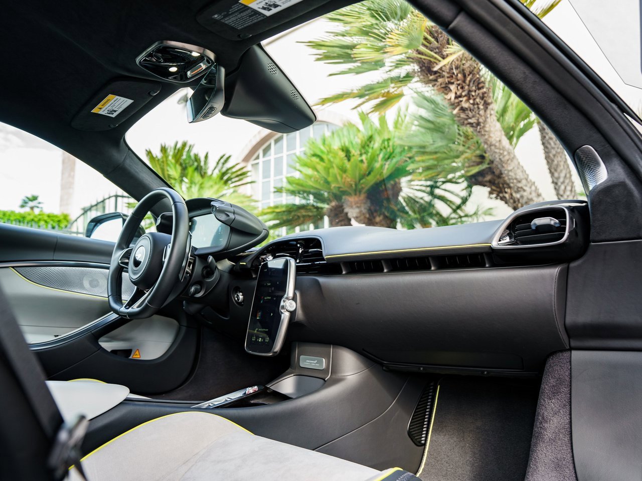 Used 2023 McLaren Artura image 9