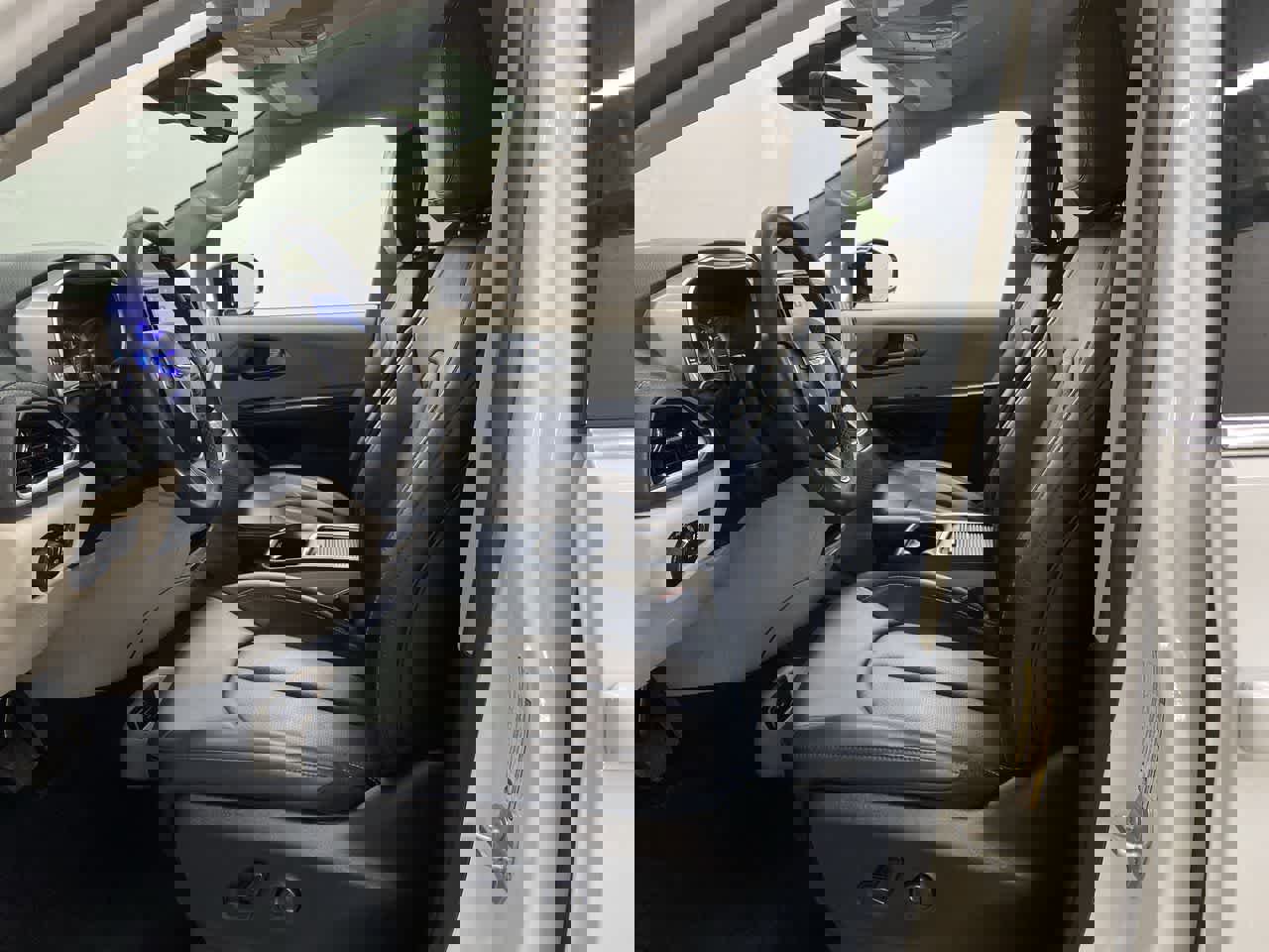 Used 2024 Chrysler Pacifica Select image 14