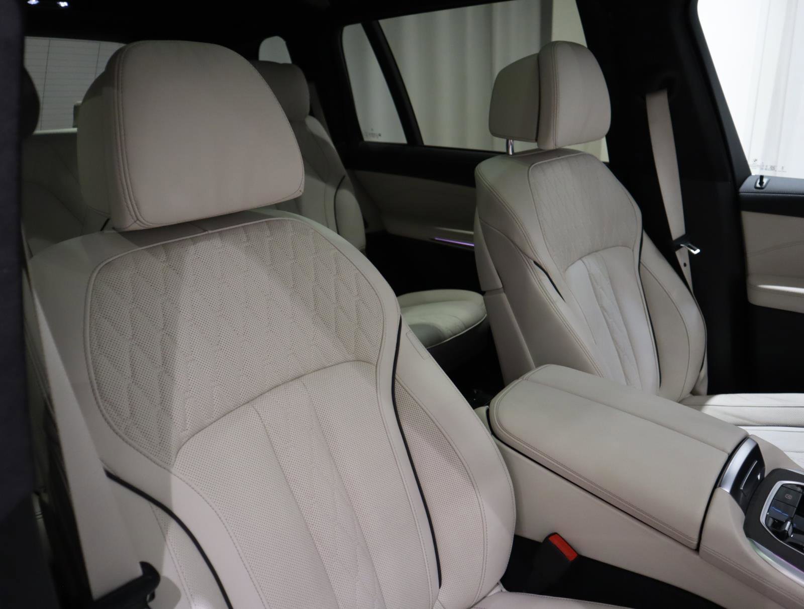 Used 2025 BMW X7 M60i image 18