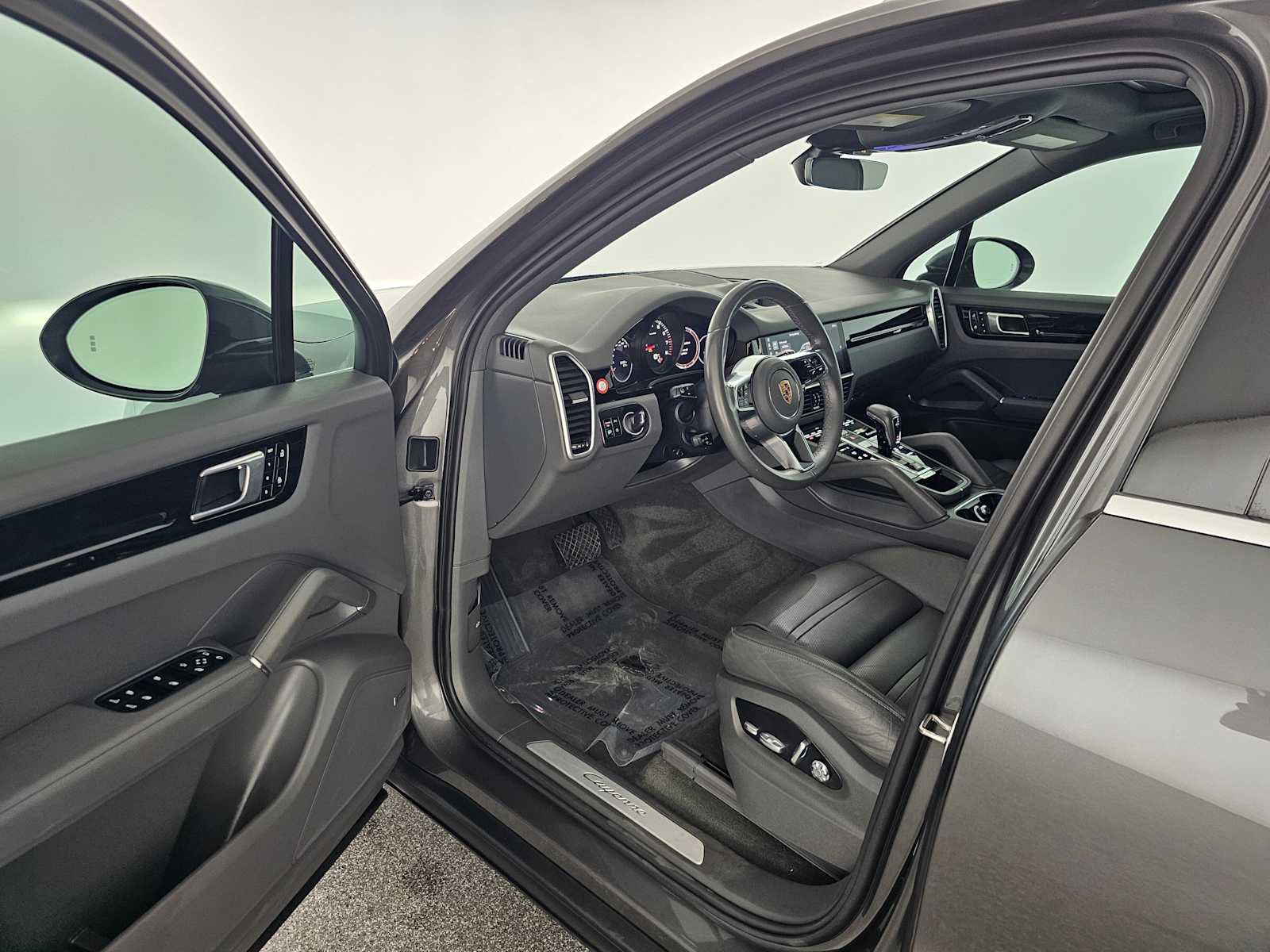 Used 2020 Porsche Cayenne image 19