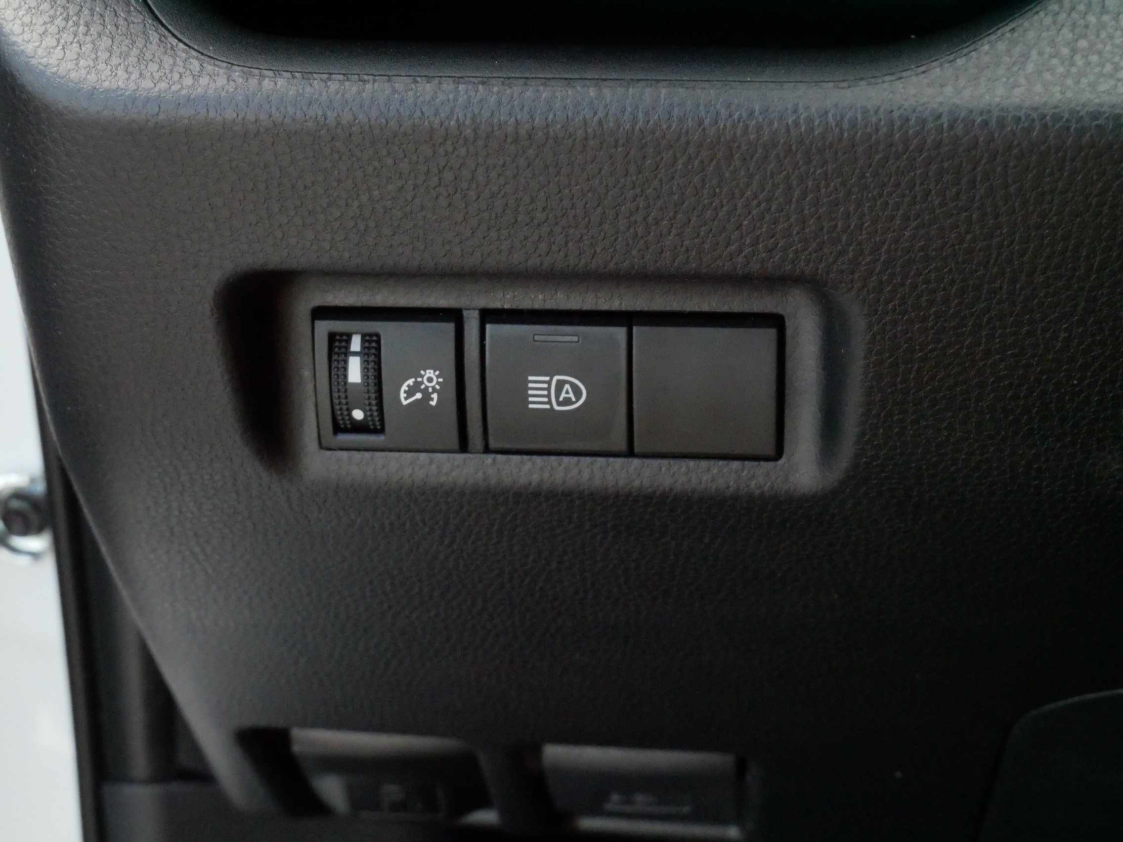 Certified 2025 Toyota RAV4 XLE AWD/4WD image 27
