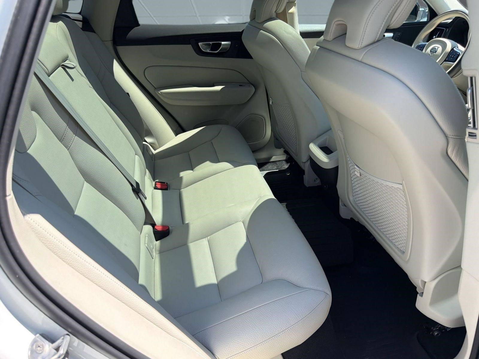 Certified 2024 Volvo XC60 B5 Plus w/ Protection Package Premier AWD/4WD image 30