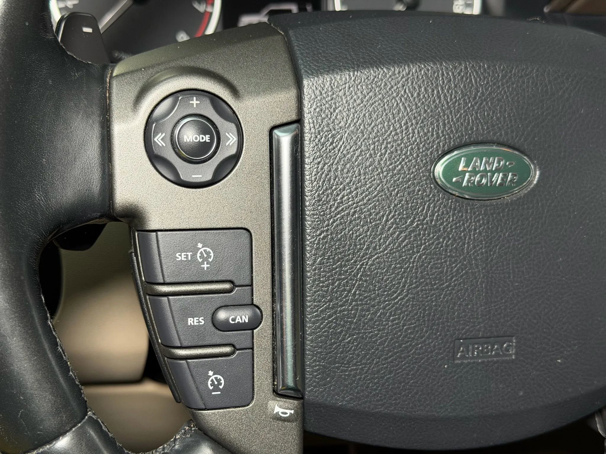 Used 2015 Land Rover LR4 HSE image 47