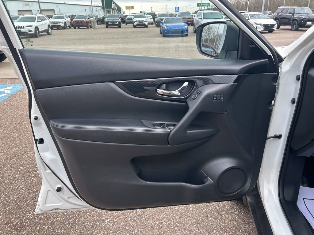 Used 2018 Nissan Rogue SL w/ Premium Package image 14