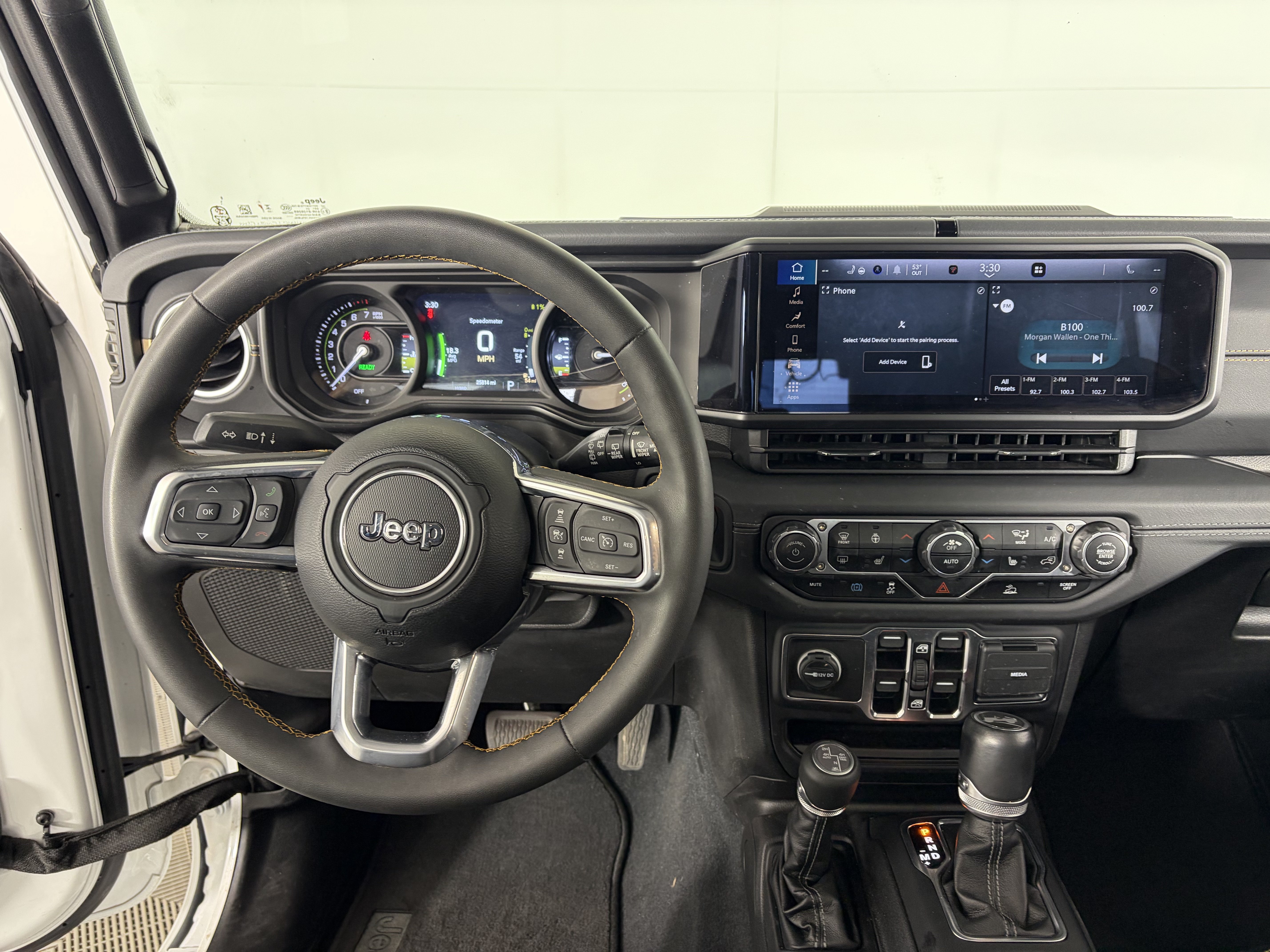 Used 2024 Jeep Wrangler Unlimited Sahara AWD/4WD image 3