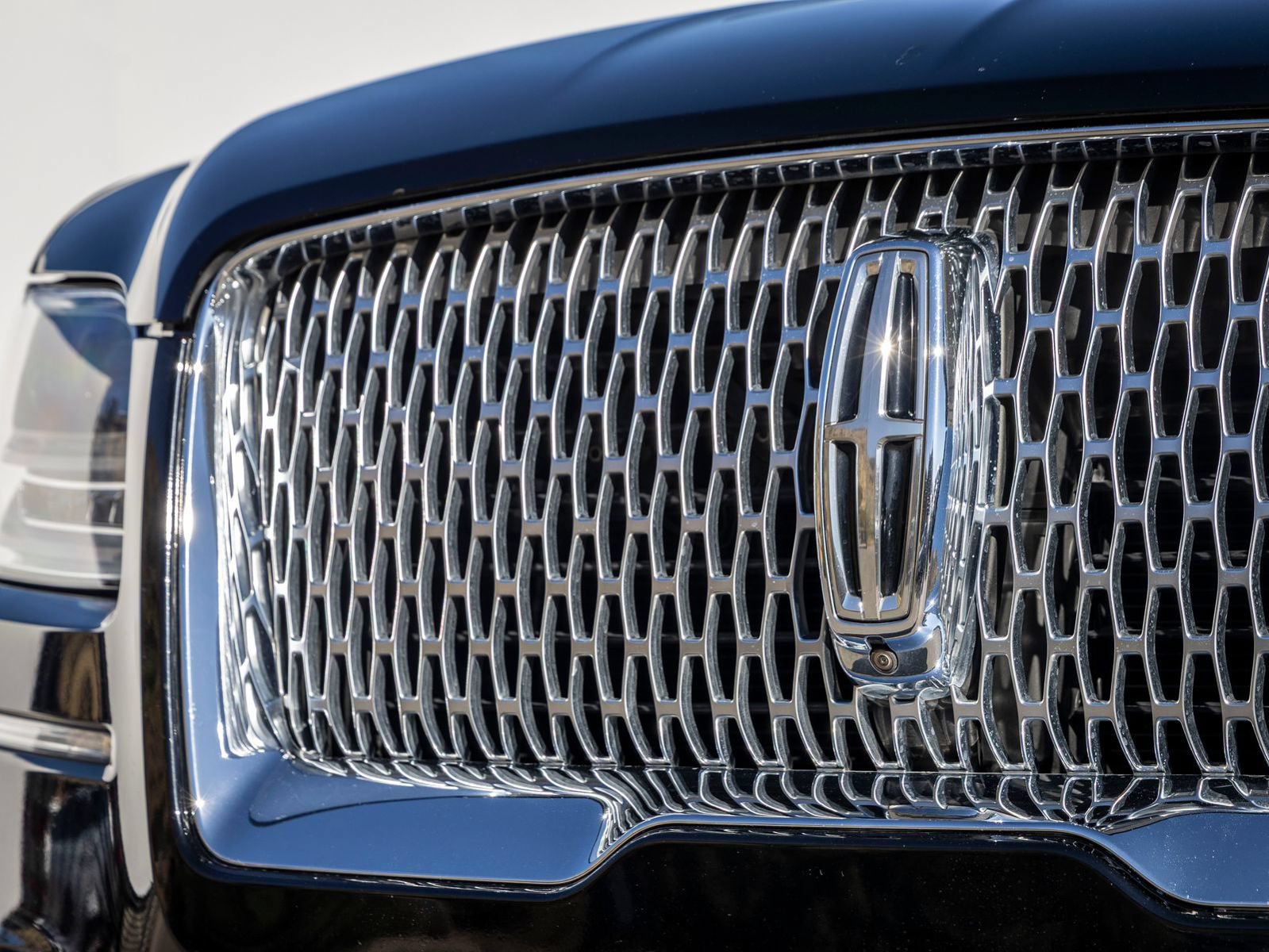 Used 2018 Lincoln Navigator L Reserve w/ Technology Package AWD/4WD image 4