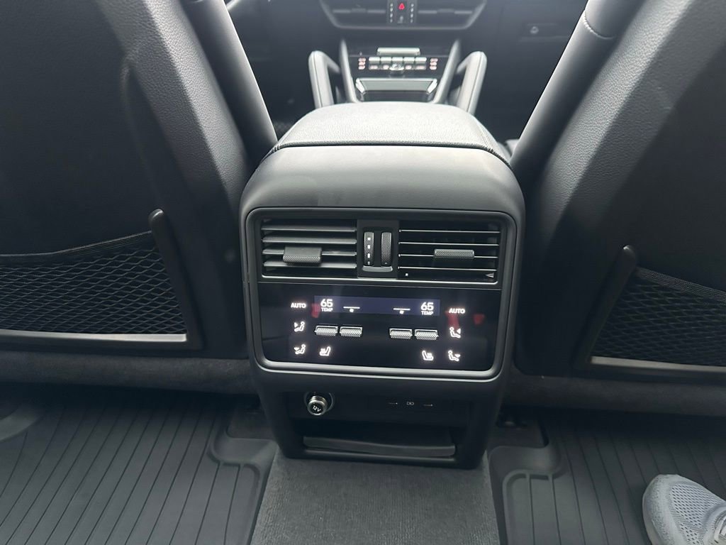 Used 2025 Porsche Cayenne Coupe image 22