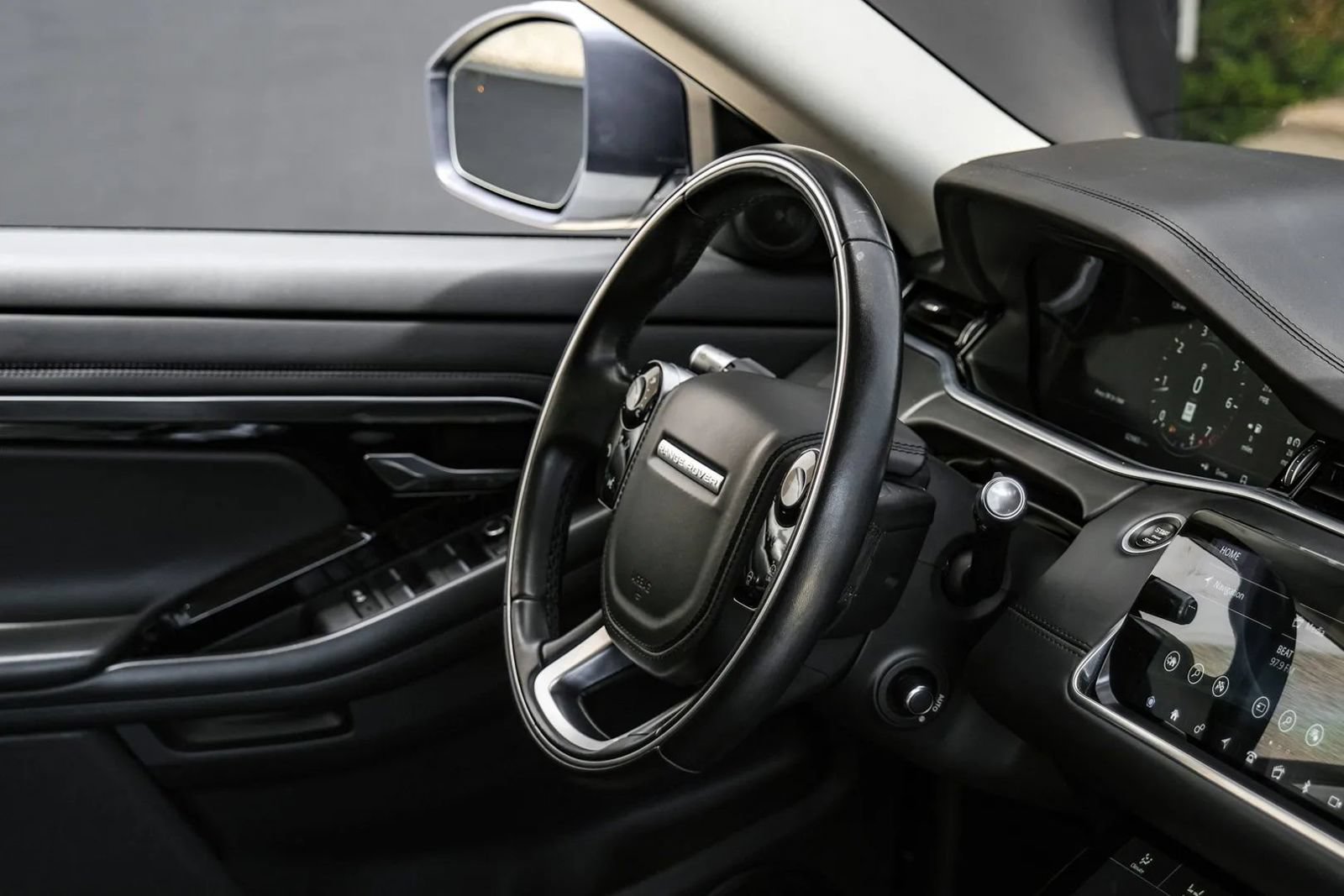 Used 2020 Land Rover Range Rover Evoque SE AWD/4WD image 18