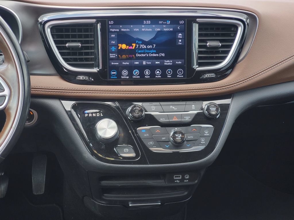 Used 2018 Chrysler Pacifica Limited FWD image 28