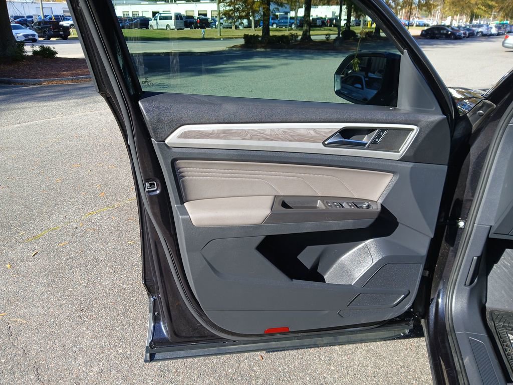 Used 2022 Volkswagen Atlas Cross Sport SE image 11