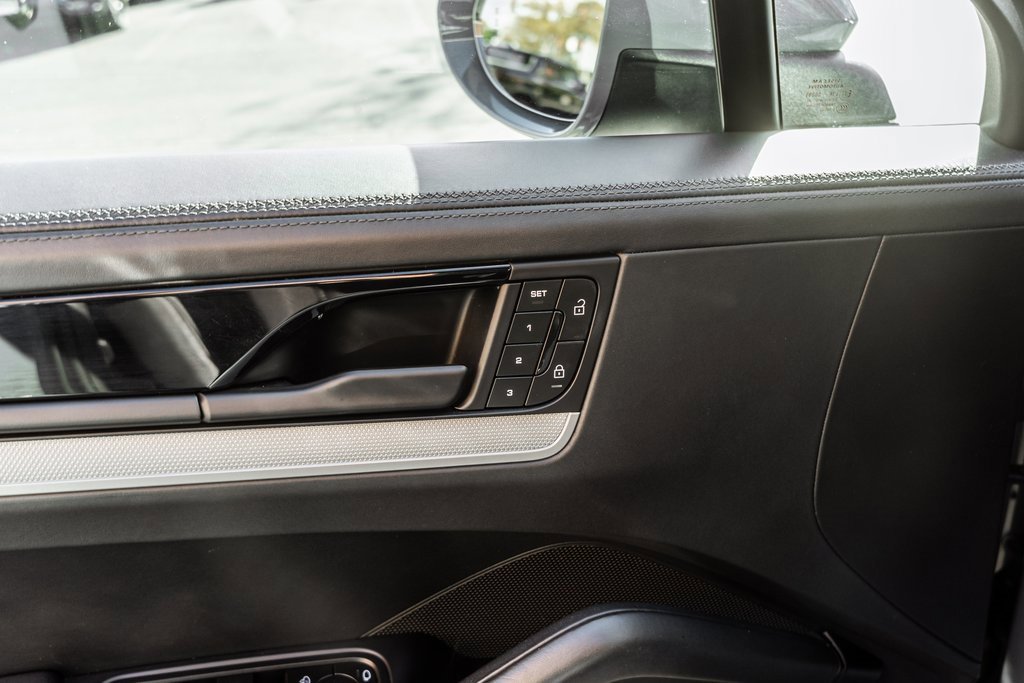 Used 2024 Porsche Cayenne Base image 17