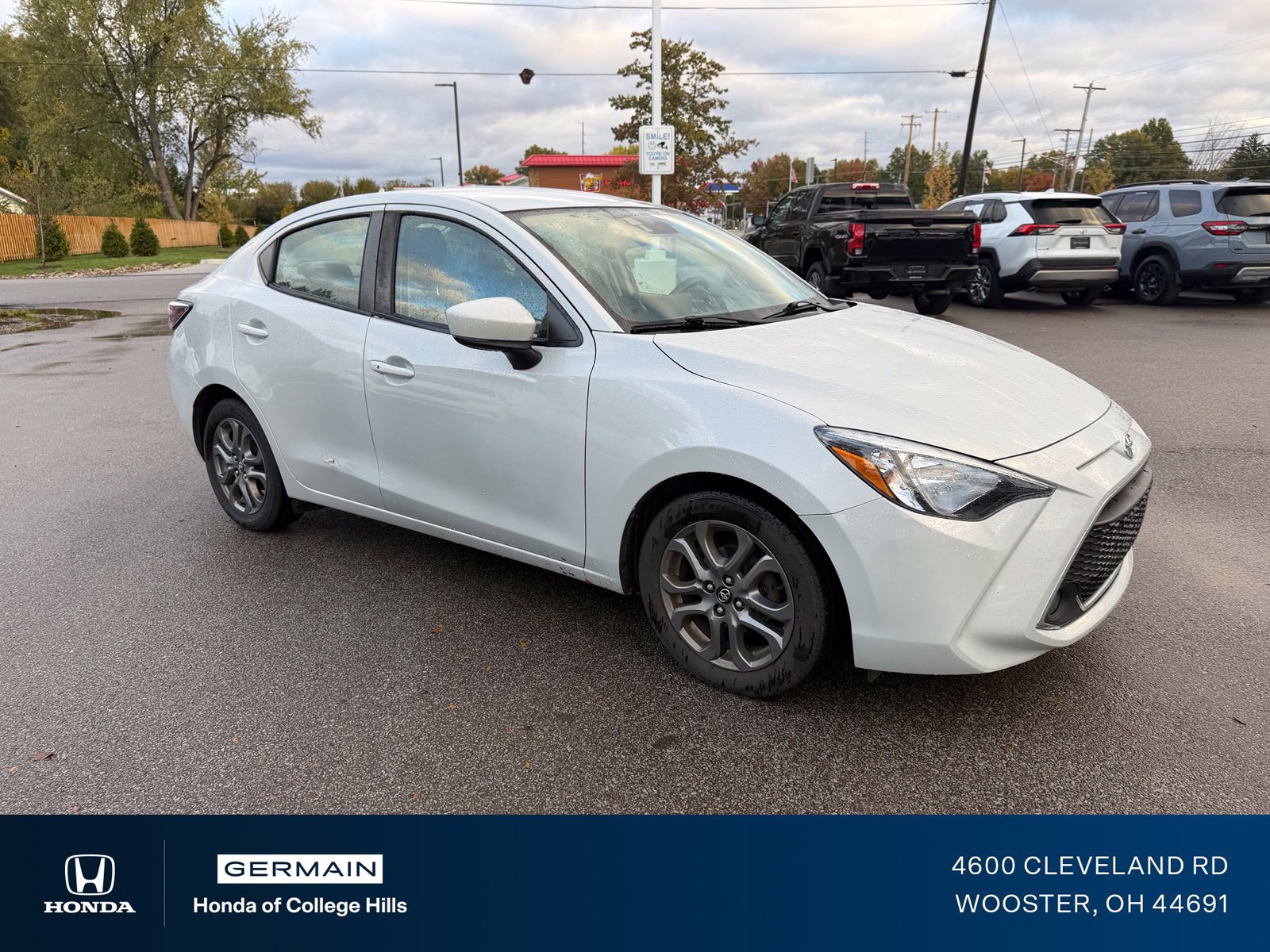 Used 2019 Toyota Yaris LE FWD image 3