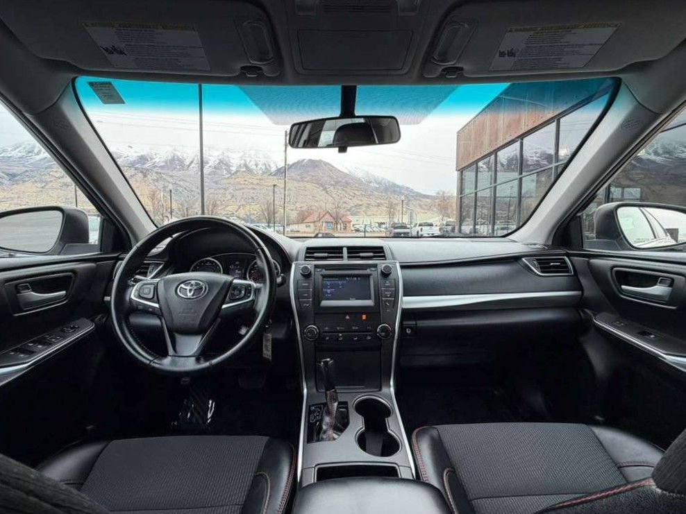 Used 2016 Toyota Camry SE image 17