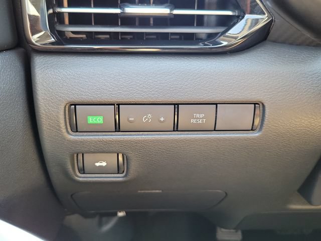 Certified 2025 Nissan Sentra SR FWD image 22