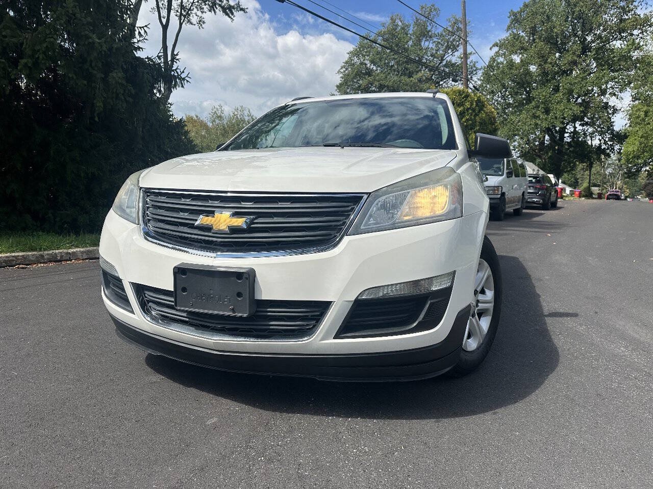 Used 2013 Chevrolet Traverse LS FWD image 2