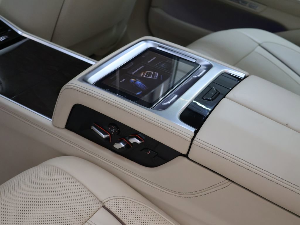 Used 2016 BMW 750i xDrive image 21