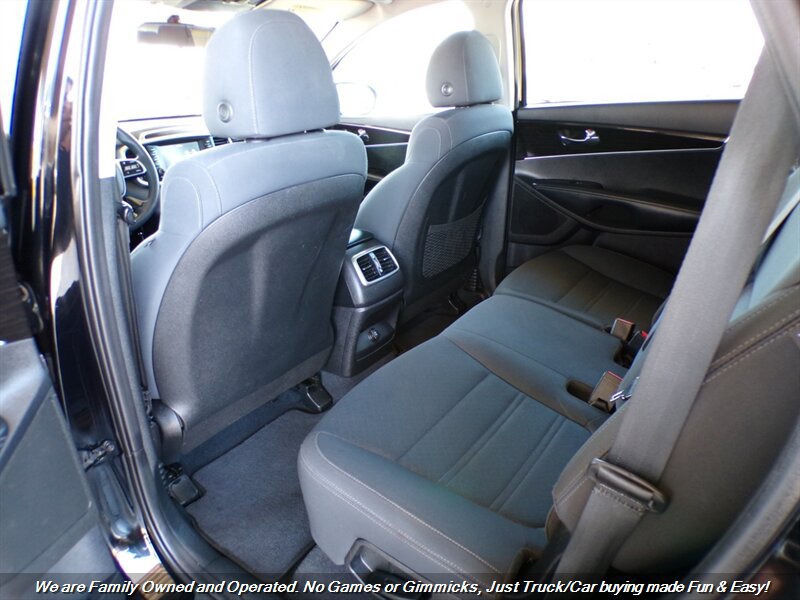 Used 2019 Kia Sorento L FWD image 18