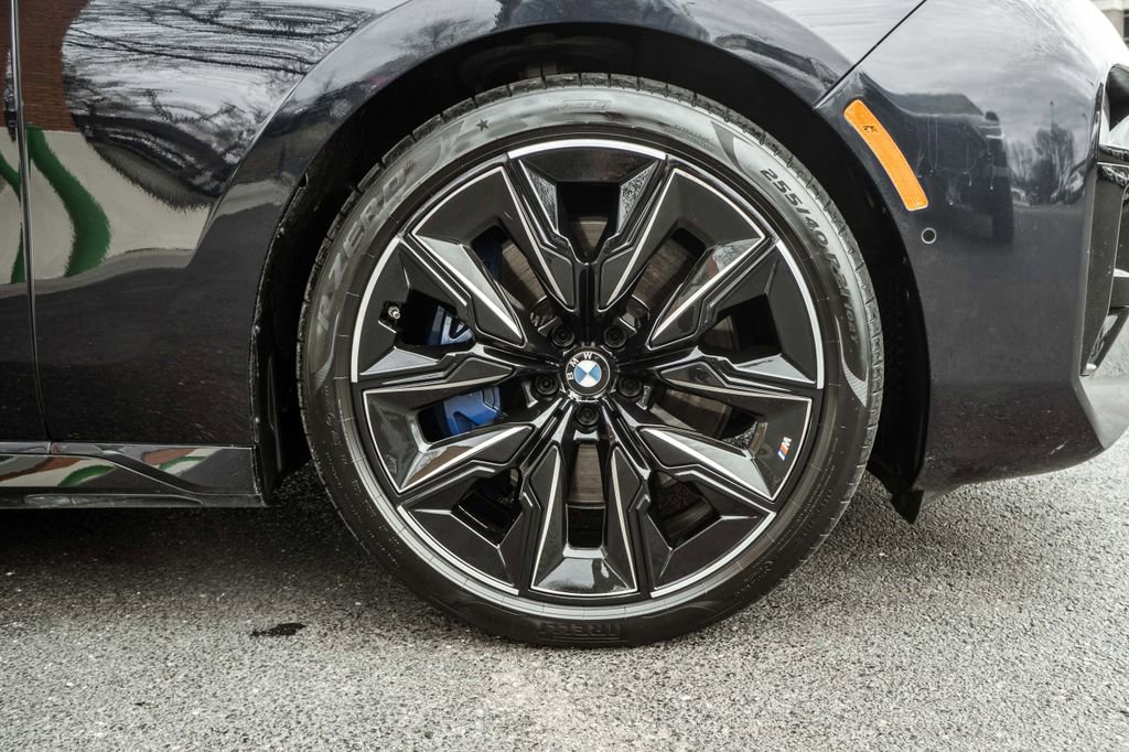 Used 2023 BMW 760i xDrive w/ Executive Package image 4