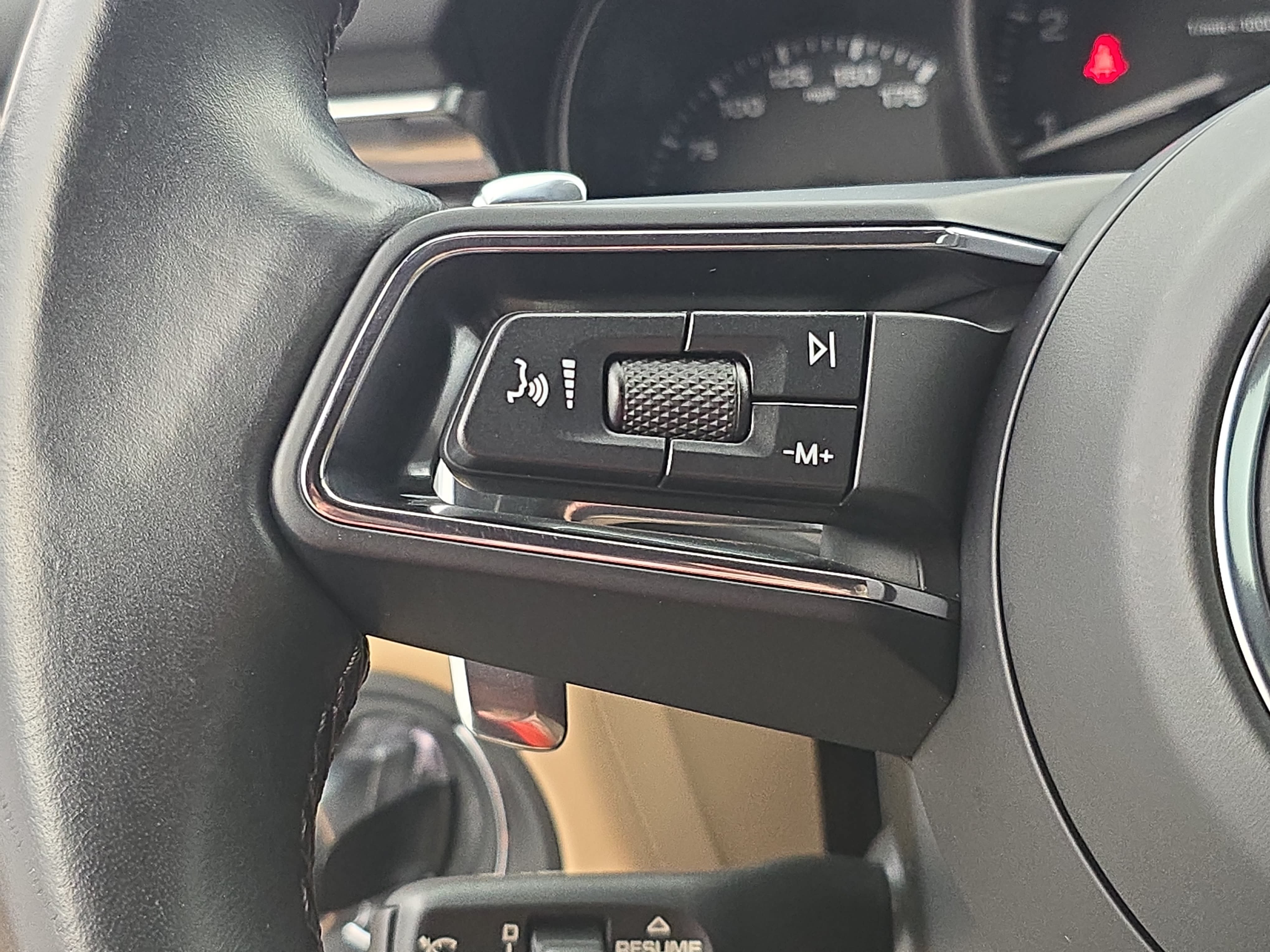 Certified 2024 Porsche Macan AWD/4WD image 19