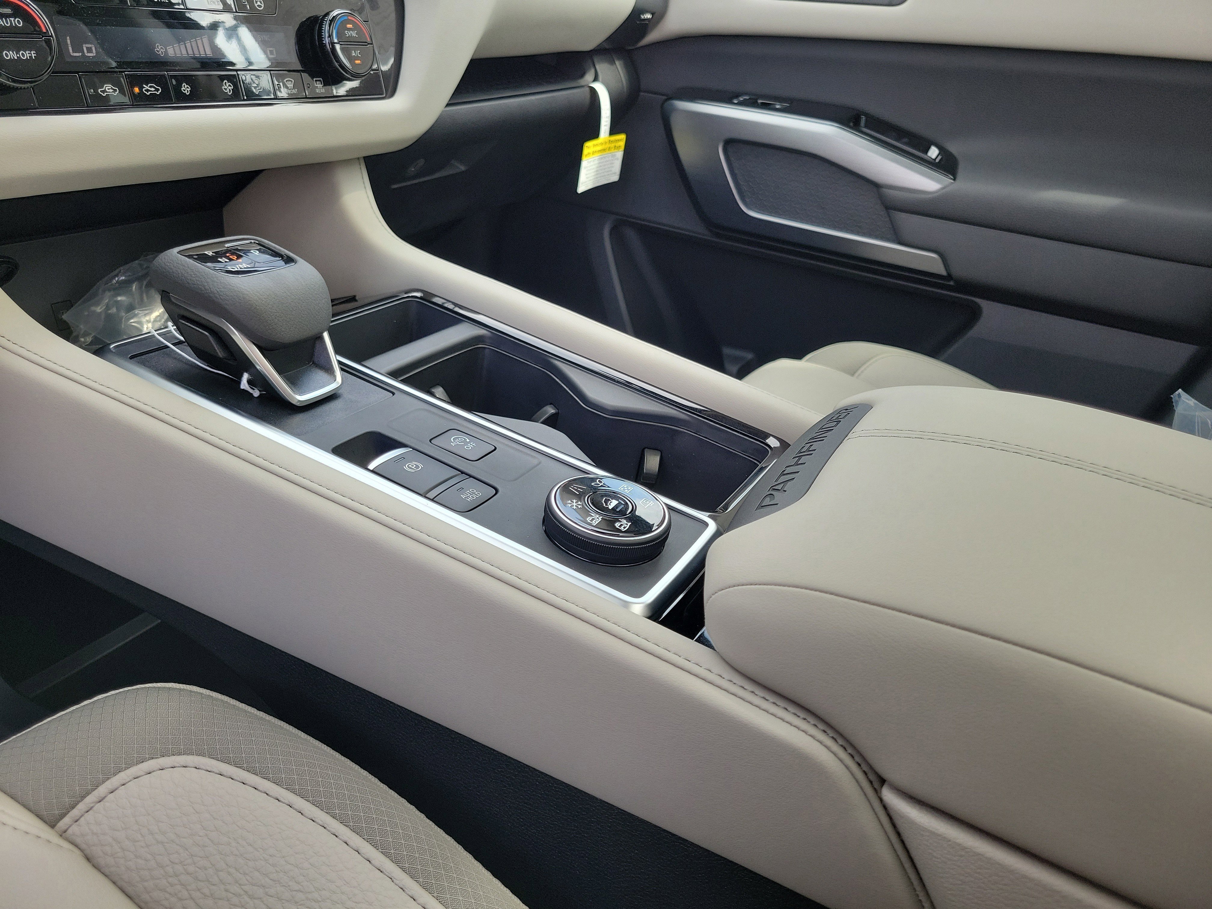 Used 2025 Nissan Pathfinder SL w/ SL Premium Package image 29