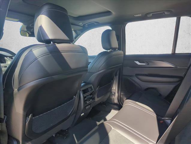 New 2025 Jeep Grand Cherokee Altitude image 14