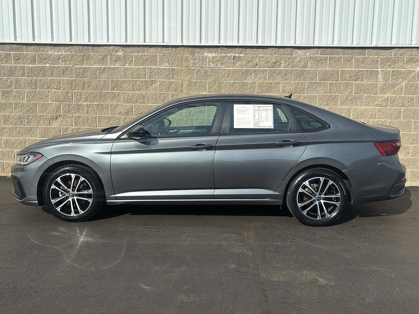 Used 2025 Volkswagen Jetta Sport image 35