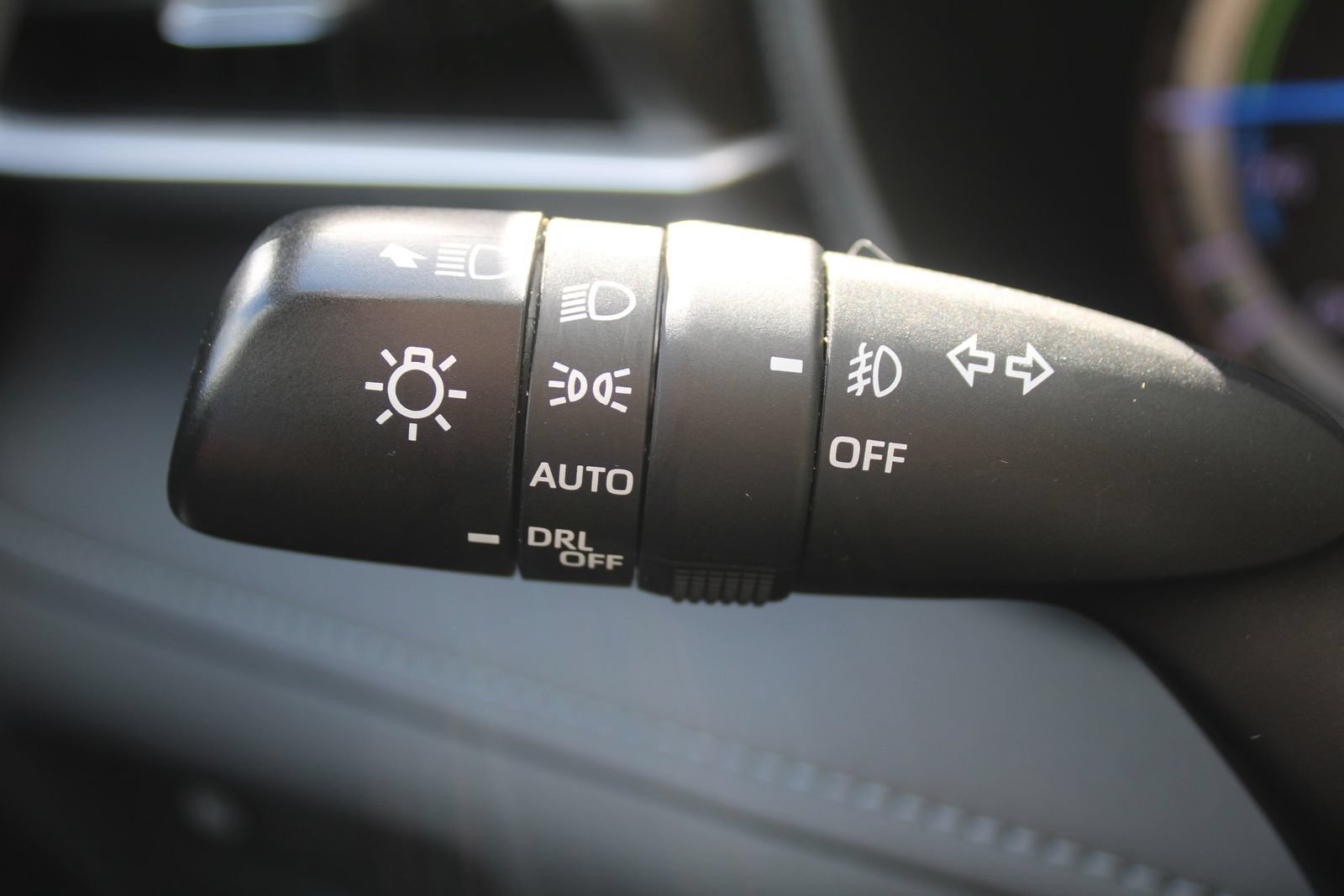 Used 2024 Toyota Highlander LE FWD image 32