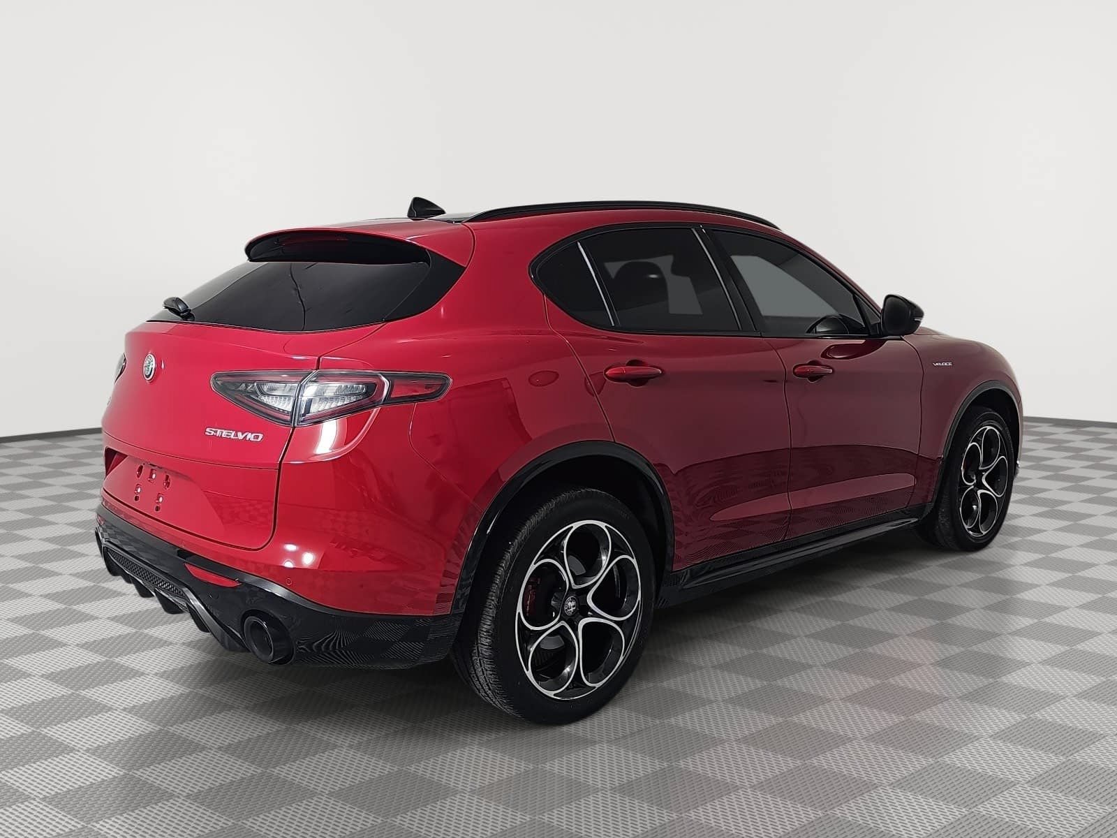 Used 2024 Alfa Romeo Stelvio Veloce AWD/4WD image 8