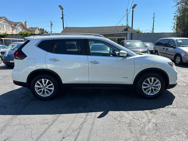 Used 2019 Nissan Rogue SV FWD image 4