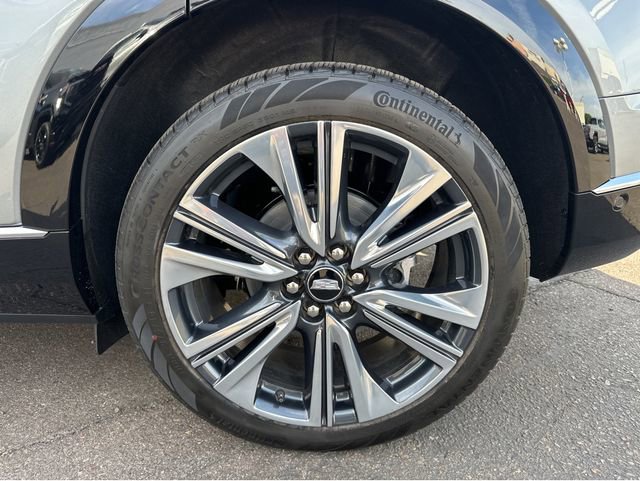 New 2026 Cadillac Optiq Luxury 2 image 15