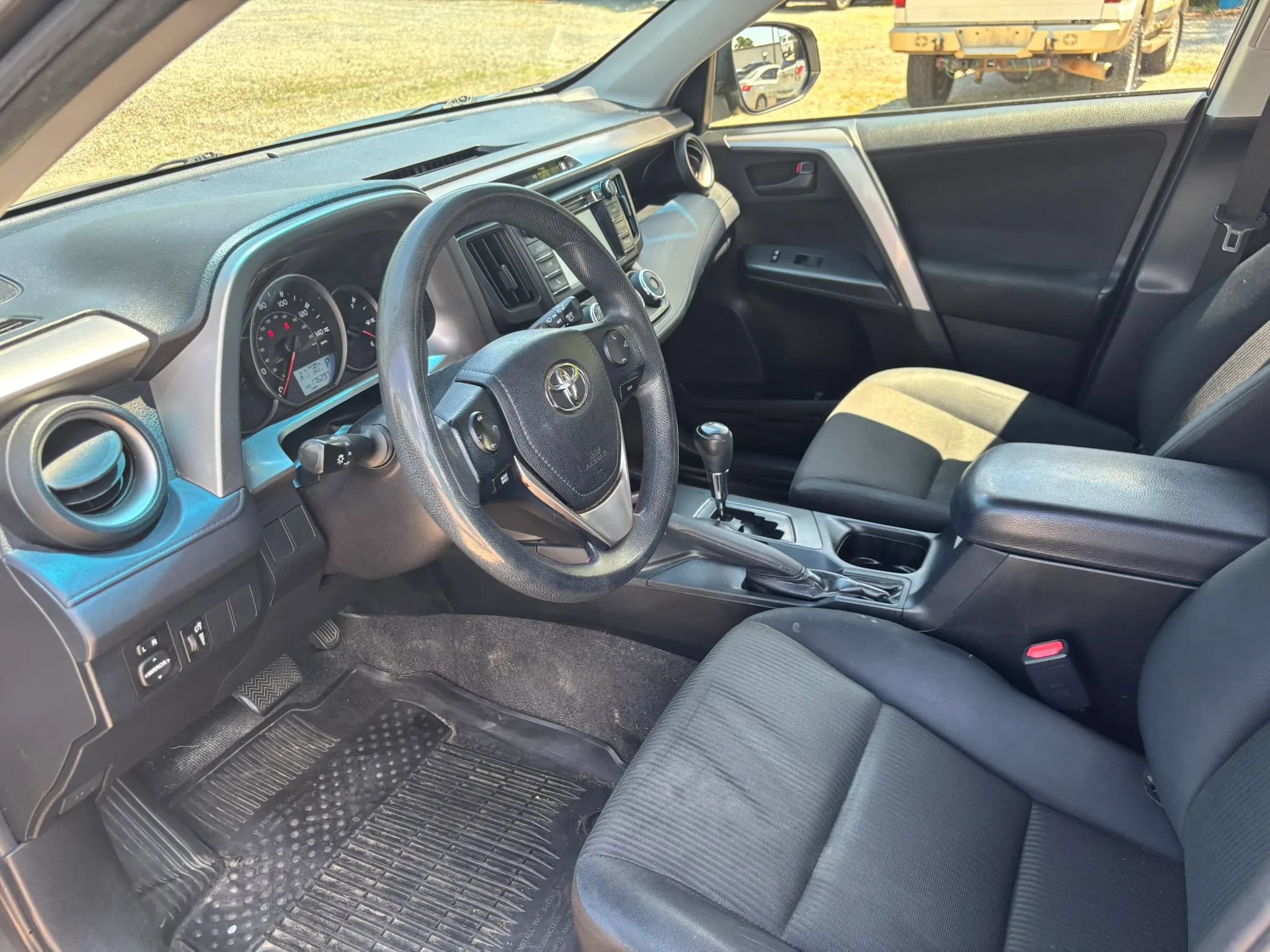 Used 2016 Toyota RAV4 LE FWD image 10