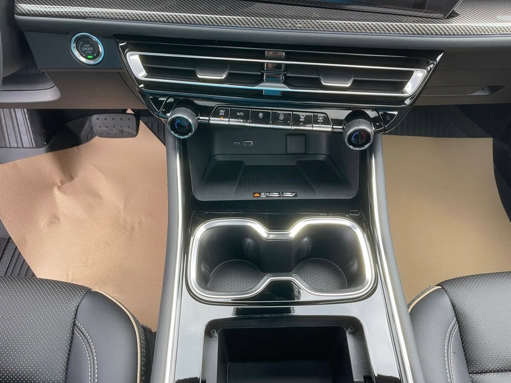 New 2026 Chevrolet Traverse High Country w/ LPO, Floor Liner Package AWD/4WD image 17