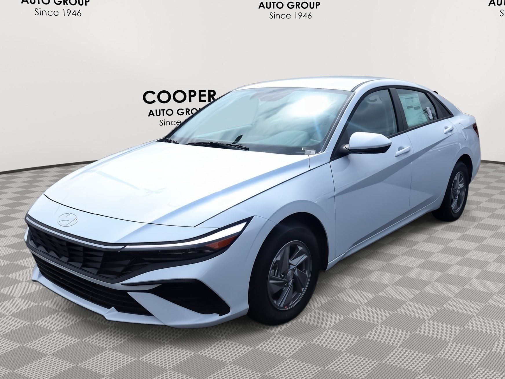 New 2026 Hyundai Elantra SE FWD image 3