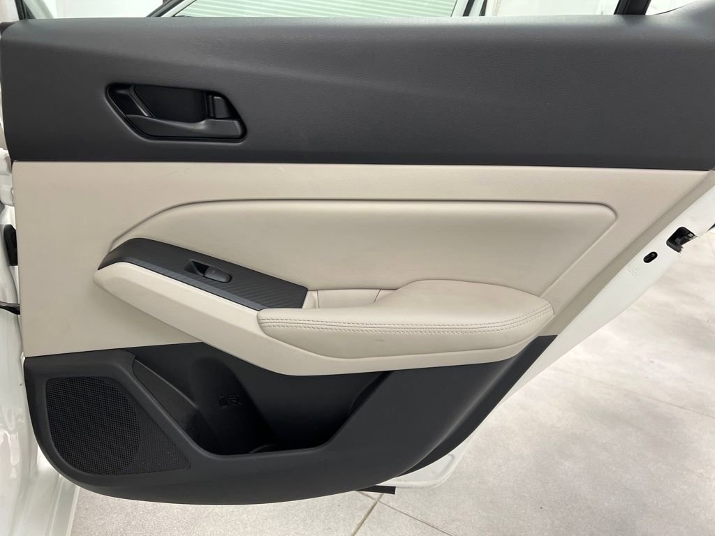 Used 2024 Nissan Altima 2.5 SV image 15