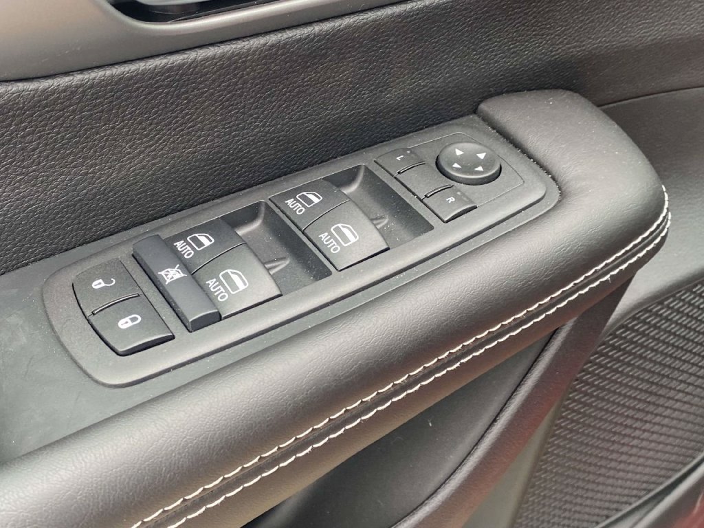 New 2027 Chrysler Pacifica Select FWD image 14