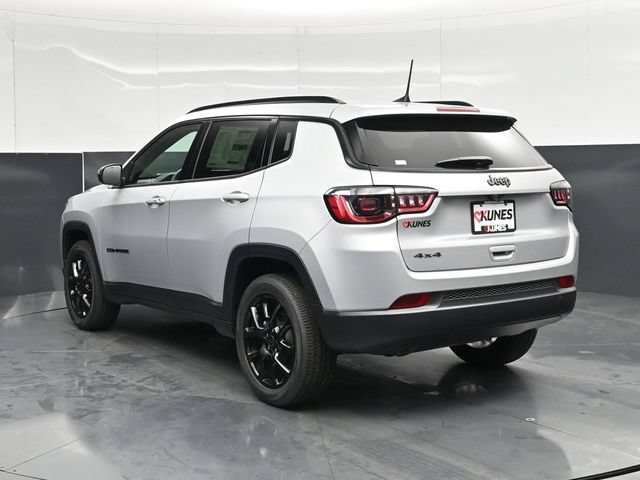 Used 2026 Jeep Compass Latitude AWD/4WD image 12