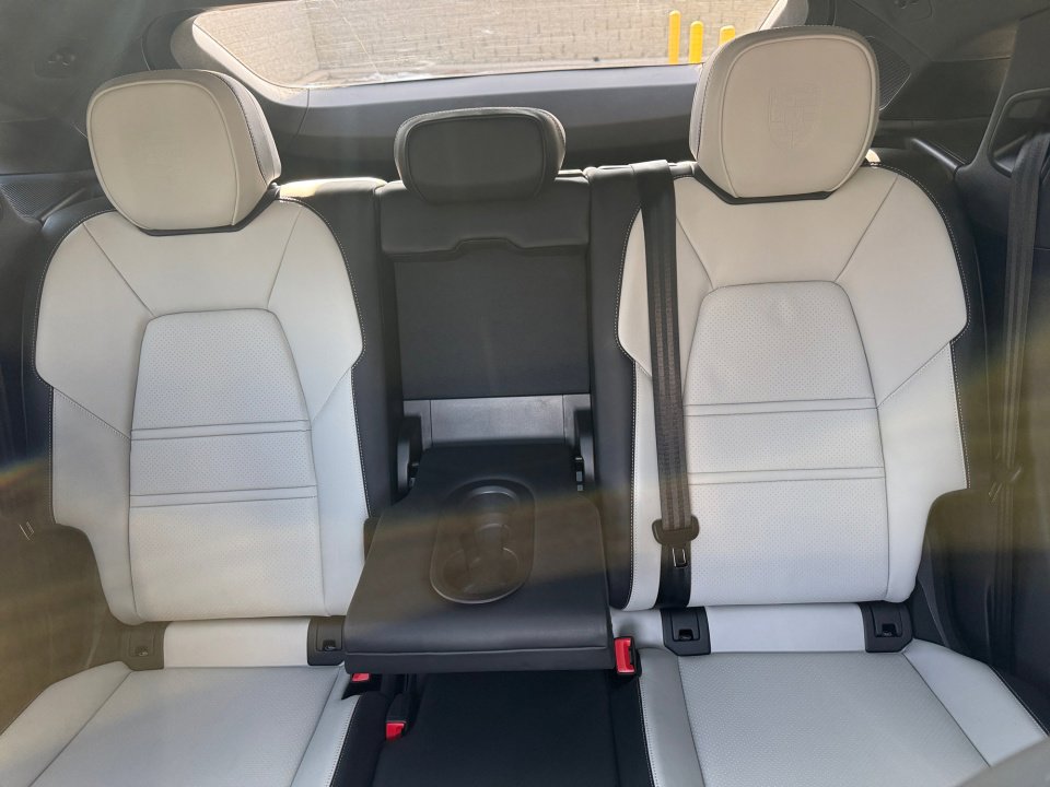 Certified 2025 Porsche Cayenne Coupe image 24