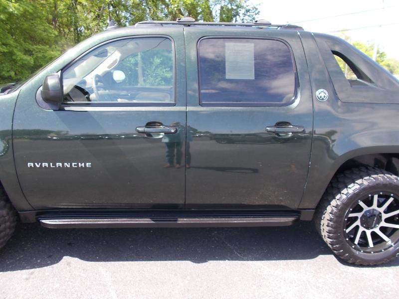 Used 2013 Chevrolet Avalanche LS image 6