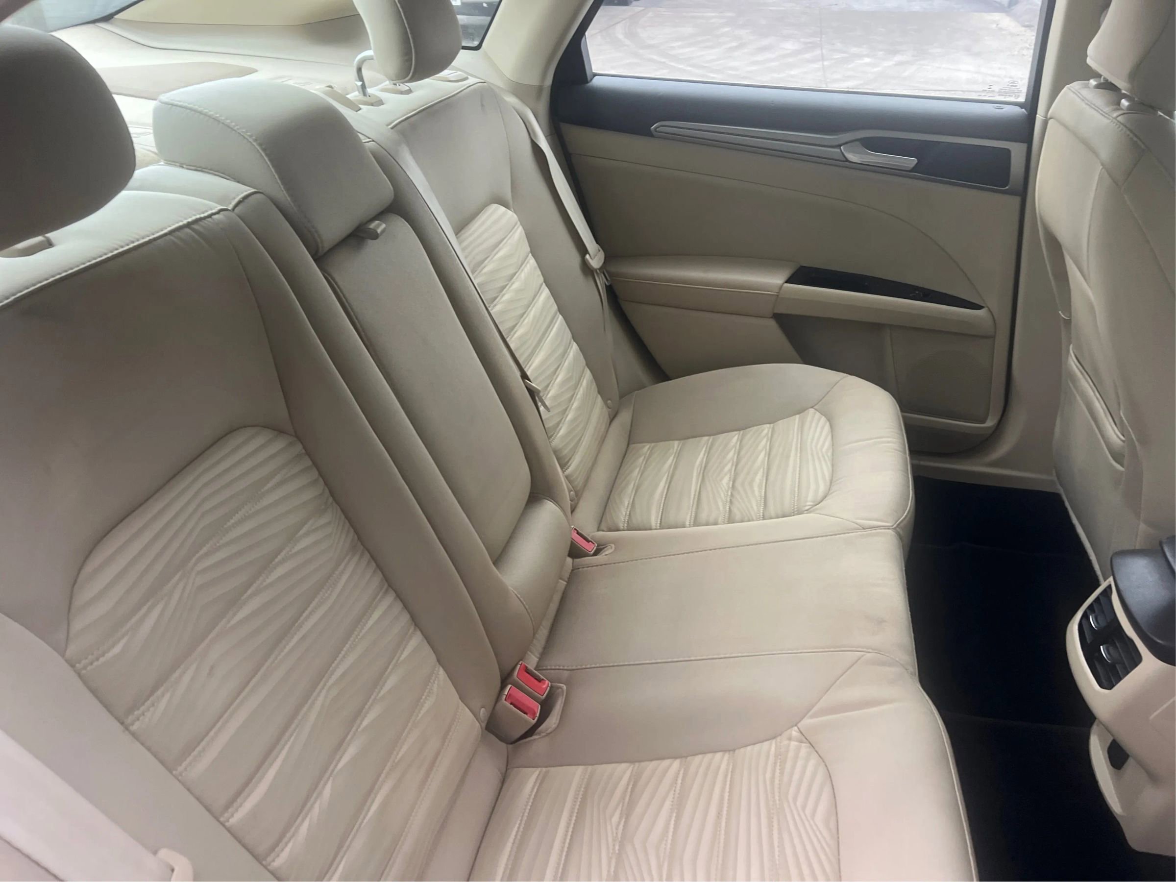 Used 2016 Ford Fusion SE image 26