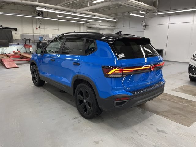 Used 2025 Volkswagen Taos SE AWD/4WD image 2