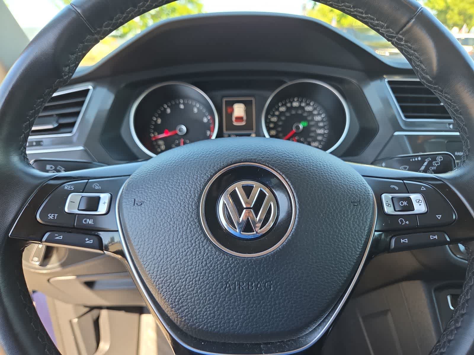 Used 2018 Volkswagen Tiguan SE AWD/4WD image 23